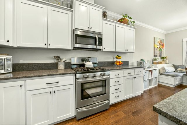 915 Hangman Way, Jacksonville, OR 97530