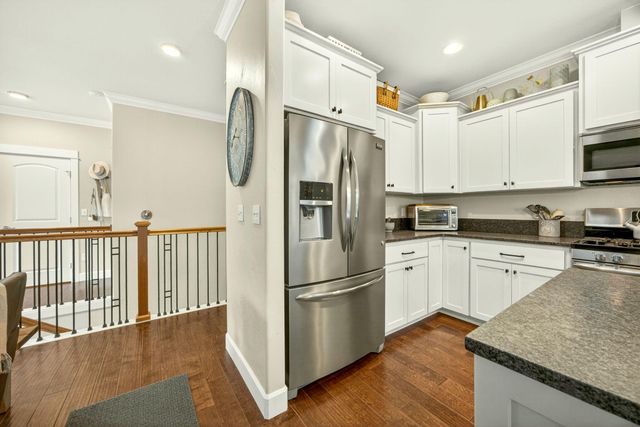 915 Hangman Way, Jacksonville, OR 97530