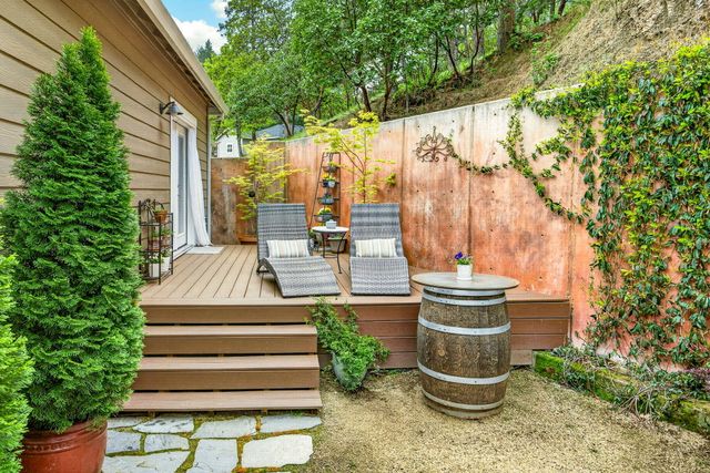 915 Hangman Way, Jacksonville, OR 97530