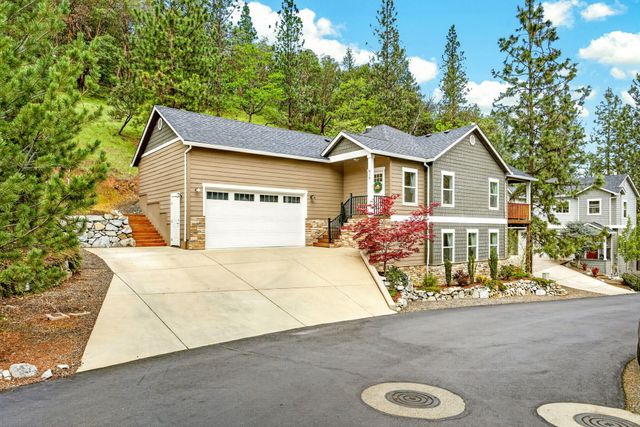 915 Hangman Way, Jacksonville, OR 97530