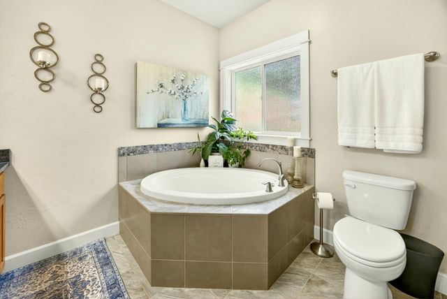 915 Hangman Way, Jacksonville, OR 97530