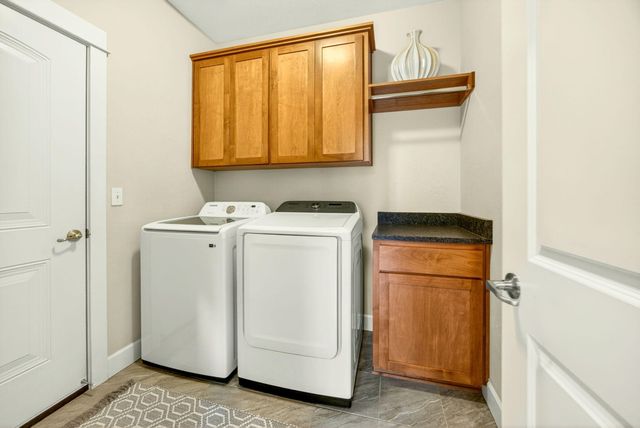 915 Hangman Way, Jacksonville, OR 97530