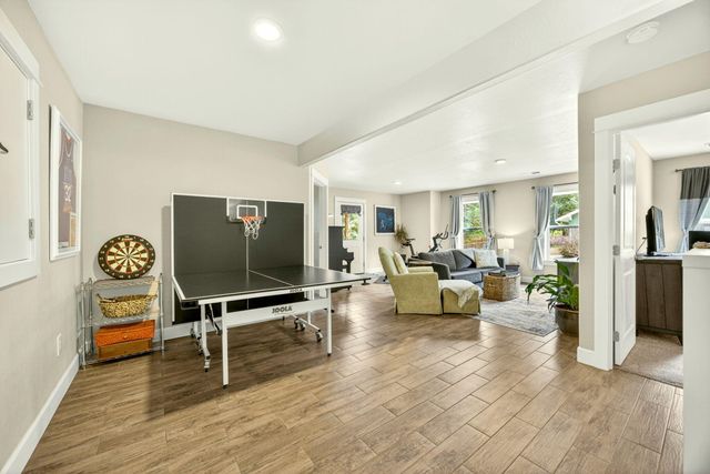 915 Hangman Way, Jacksonville, OR 97530