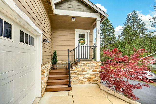 915 Hangman Way, Jacksonville, OR 97530