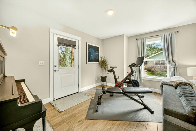 915 Hangman Way, Jacksonville, OR 97530