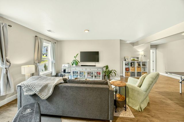 915 Hangman Way, Jacksonville, OR 97530