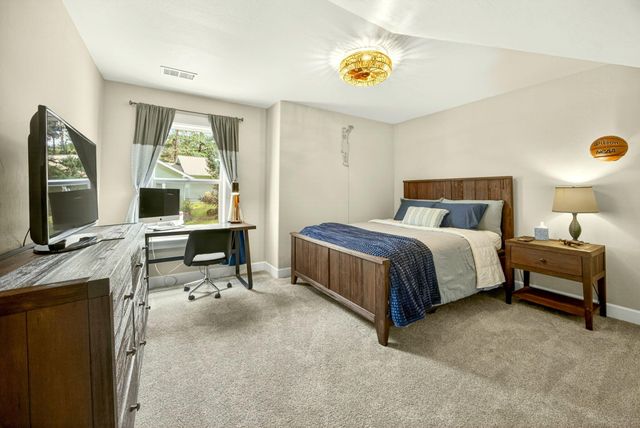 915 Hangman Way, Jacksonville, OR 97530