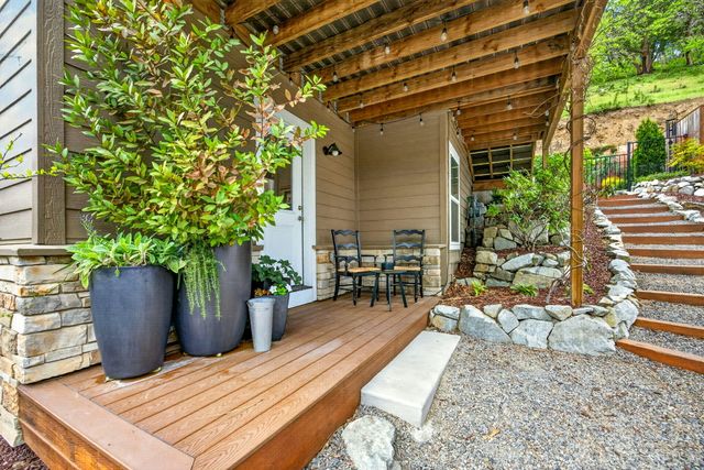 915 Hangman Way, Jacksonville, OR 97530