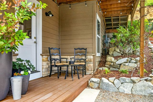 915 Hangman Way, Jacksonville, OR 97530
