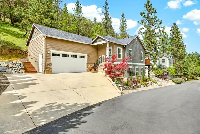 915 Hangman Way, Jacksonville, OR 97530