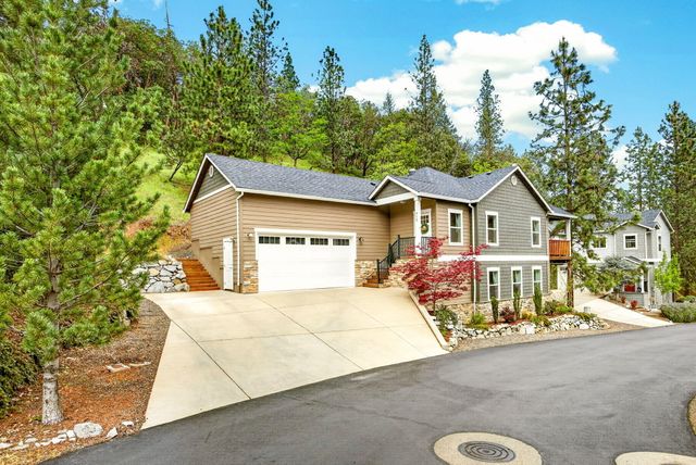 915 Hangman Way, Jacksonville, OR 97530