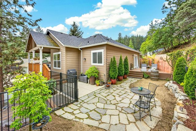 915 Hangman Way, Jacksonville, OR 97530