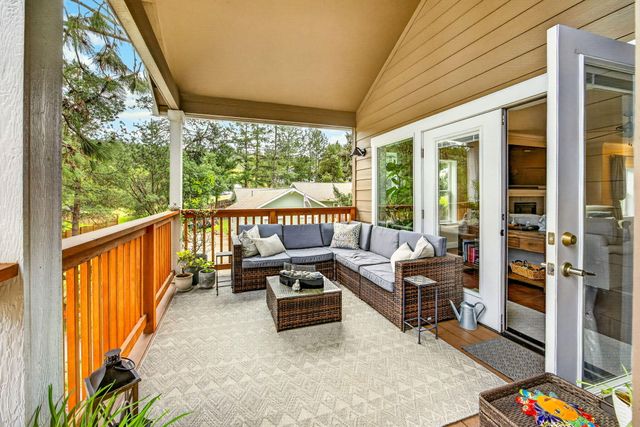 915 Hangman Way, Jacksonville, OR 97530