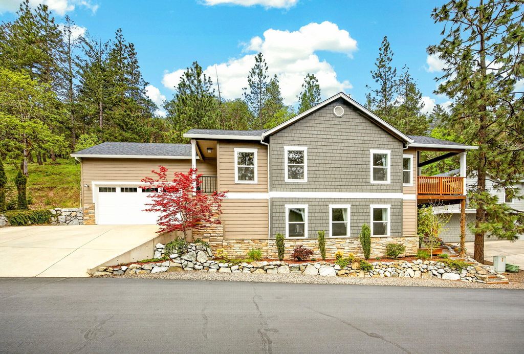 915 Hangman Way, Jacksonville, OR 97530