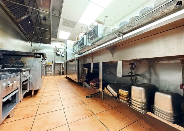 4960 NW 165th St B7, Miami Gardens, FL 33014