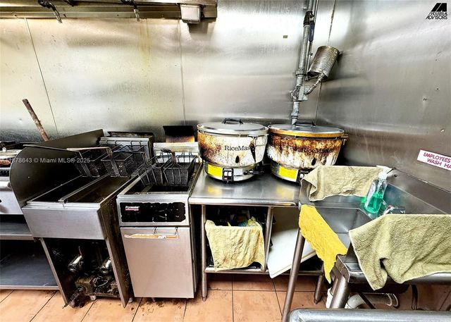 4960 NW 165th St B7, Miami Gardens, FL 33014