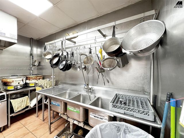 4960 NW 165th St B7, Miami Gardens, FL 33014