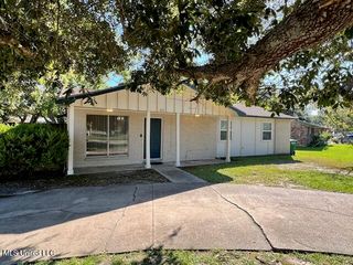 4810 Coronada Avenue, Pascagoula, MS 39581
