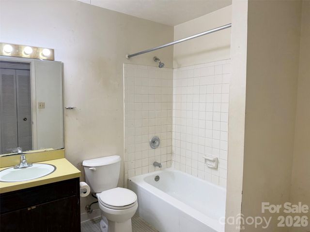 401 Orchard Trace Lane 8, Charlotte, NC 28213