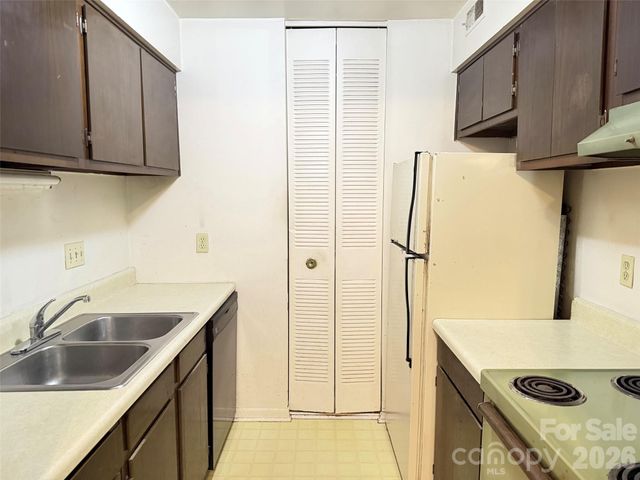 401 Orchard Trace Lane 8, Charlotte, NC 28213