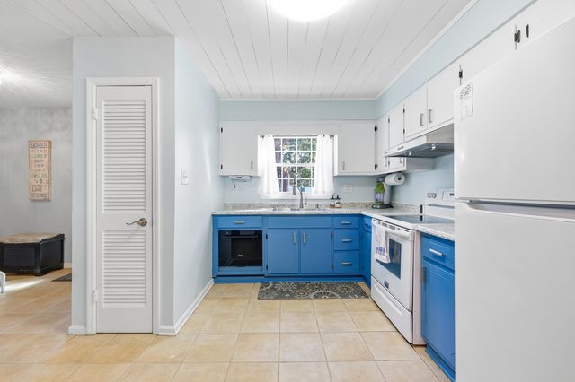 403 76th Ave N Apt 6, Myrtle Beach, SC 29577