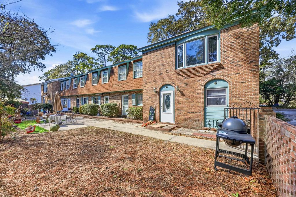 403 76th Ave N Apt 6, Myrtle Beach, SC 29577