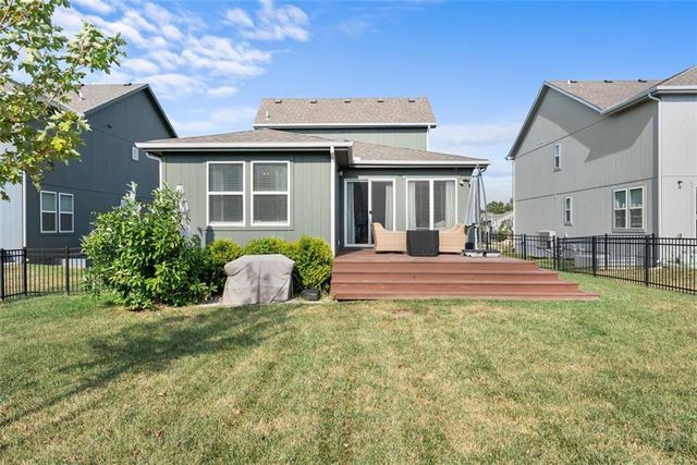 8765 SW Brickell Drive, Blue Springs, MO 64064