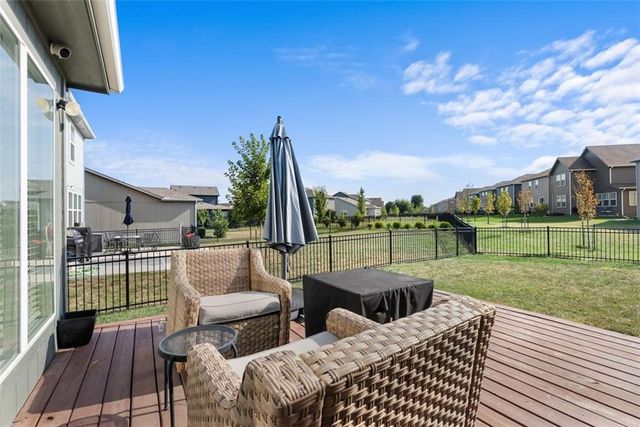 8765 SW Brickell Drive, Blue Springs, MO 64064