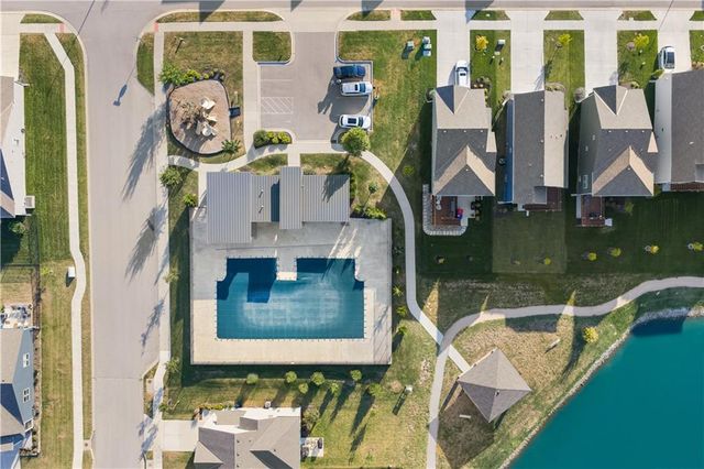 8765 SW Brickell Drive, Blue Springs, MO 64064