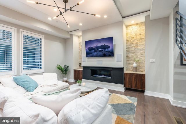 608 N 3RD ST, Philadelphia, PA 19123