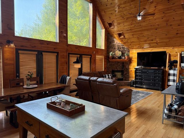 510 Victory Lane, Murphy, NC 28906