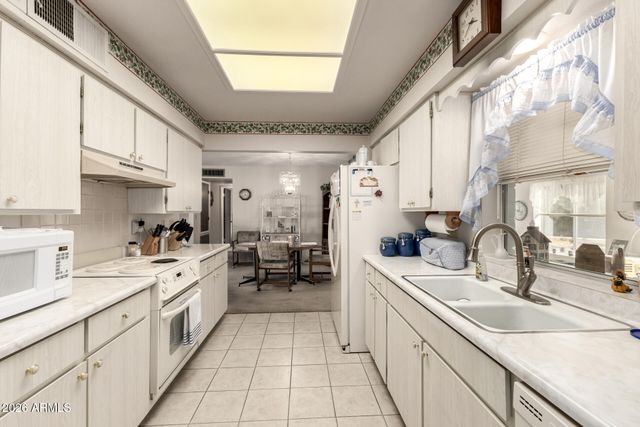 4045 E CAPRI Avenue, Mesa, AZ 85206