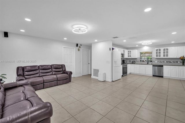 1821 SW 98th Terrace, Miramar, FL 33025