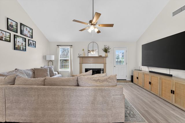 3141 Holsted Dr, Murfreesboro, TN 37128