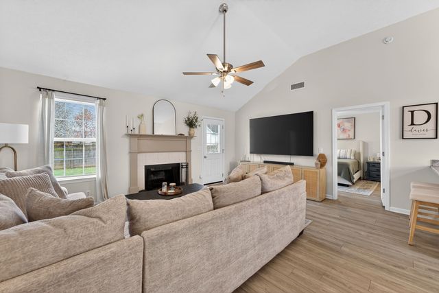 3141 Holsted Dr, Murfreesboro, TN 37128