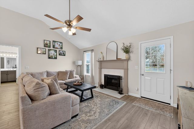 3141 Holsted Dr, Murfreesboro, TN 37128