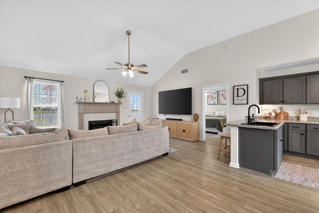 3141 Holsted Dr, Murfreesboro, TN 37128