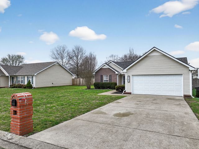 3141 Holsted Dr, Murfreesboro, TN 37128
