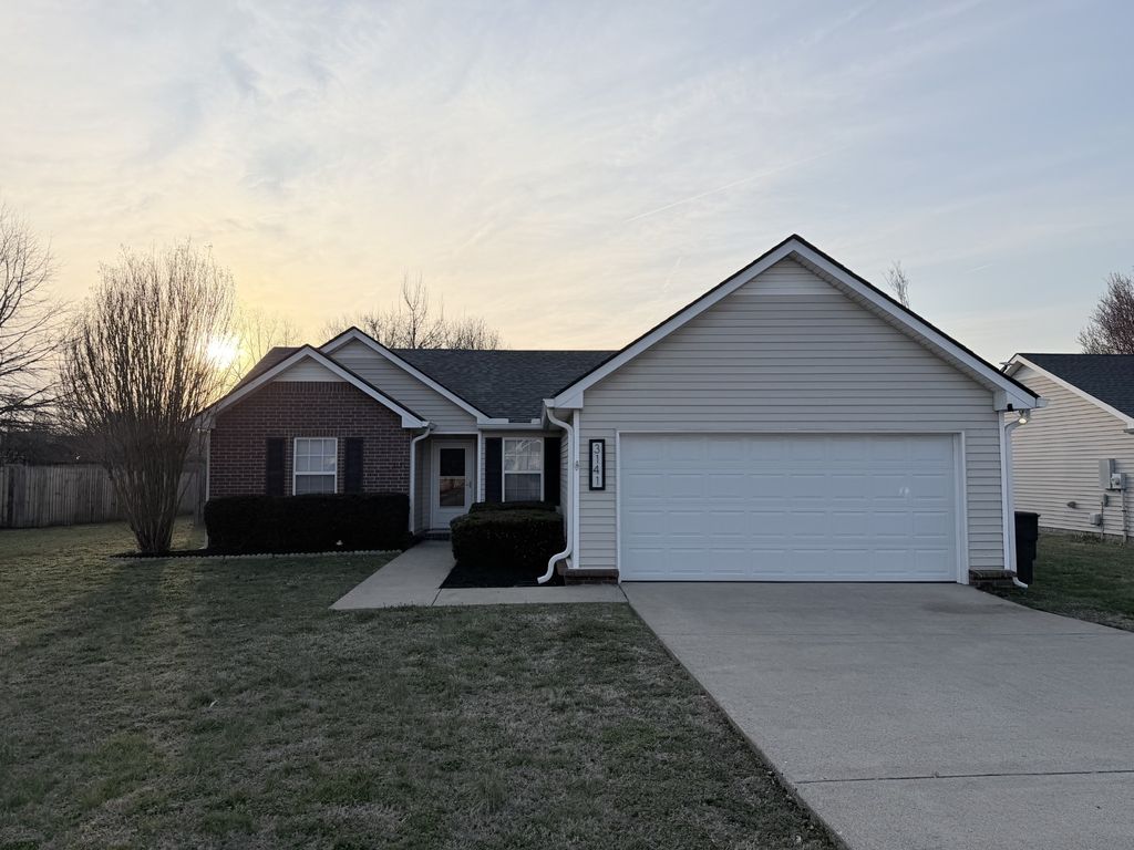 3141 Holsted Dr, Murfreesboro, TN 37128