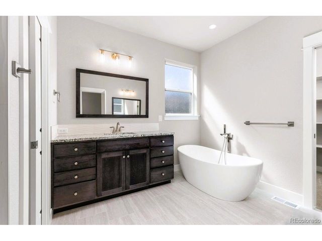 1128 N 5th St, Johnstown, CO 80534