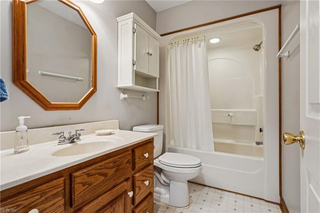 6253 Ark RD, Gloucester, VA 23061