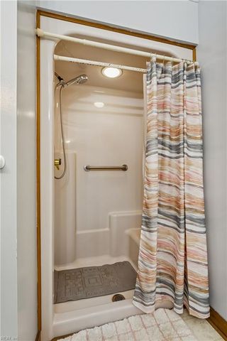 6253 Ark RD, Gloucester, VA 23061