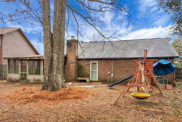 235 Knightsbridge Drive, North Charleston, SC 29418