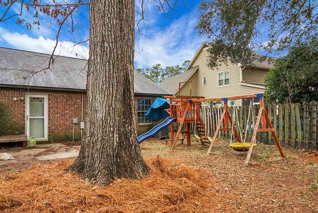 235 Knightsbridge Drive, North Charleston, SC 29418