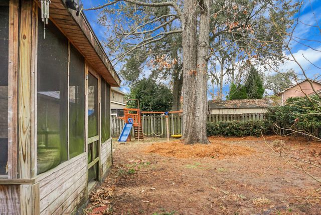 235 Knightsbridge Drive, North Charleston, SC 29418