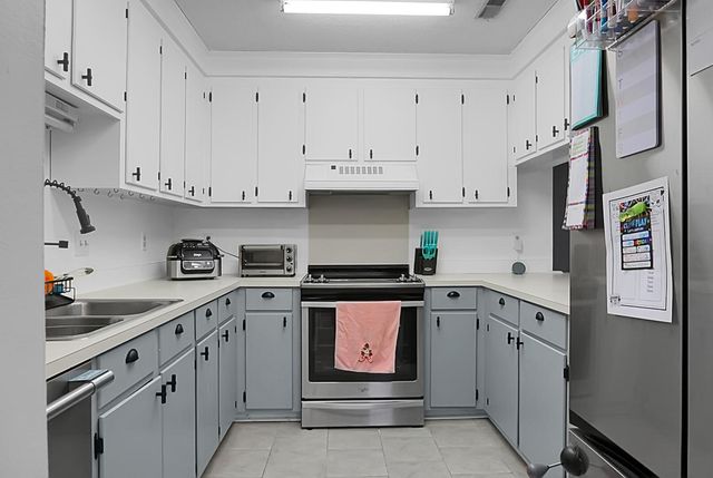 235 Knightsbridge Drive, North Charleston, SC 29418