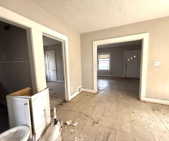 1276 E 133rd Street, East Cleveland, OH 44112