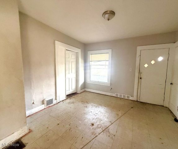 1276 E 133rd Street, East Cleveland, OH 44112