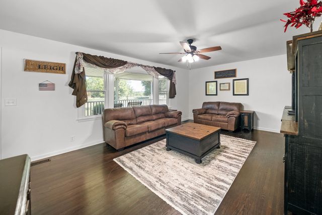 3824 Oakwood Rd, Woodlawn, TN 37191