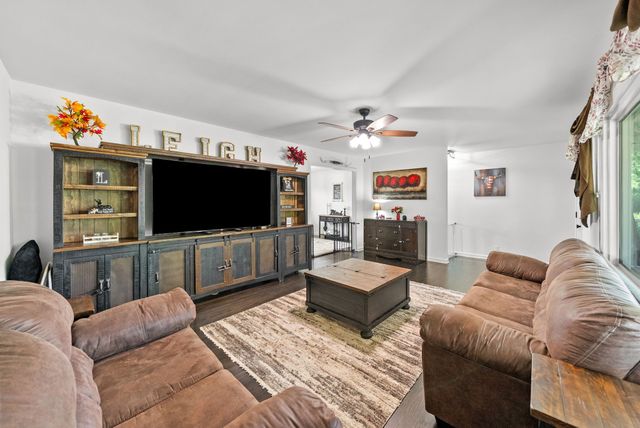 3824 Oakwood Rd, Woodlawn, TN 37191